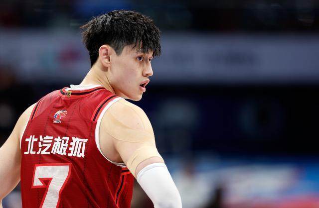 安全平台-篮网引援脚步仍未停下 曾凡博面临严峻竞争